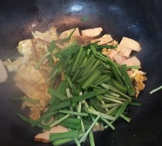 鸡蛋香干炒韭菜(鸡蛋炒韭菜炒碎一点的怎么炒)图10