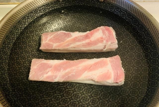 做虎皮扣肉的方法,扣肉的正宗做法虎皮扣肉怎么做图4