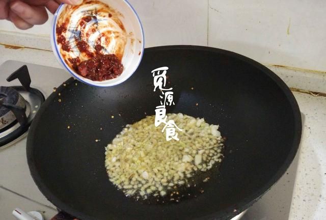 蚕豆瓣怎么炒(豆瓣炒到什么程度最香)图3