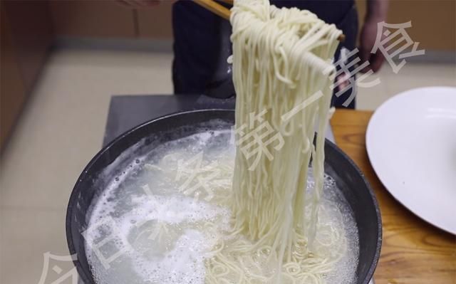 下雪天热汤面的做法,热汤面早饭图3