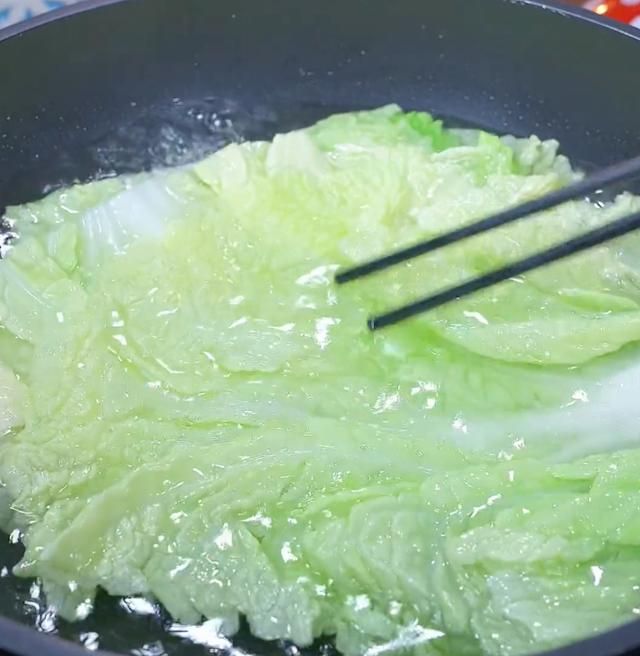 年夜饭必备的家常菜蔬菜卷(春节年夜饭必做的10道菜做法)图5