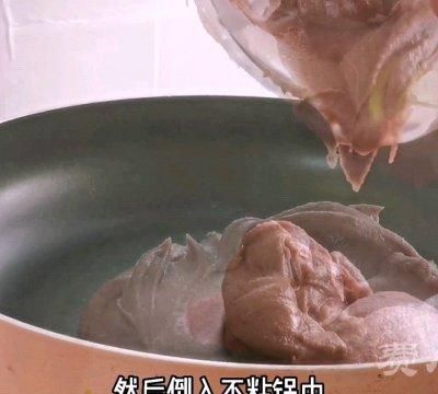 红豆沙咸蛋黄月饼怎么做图5