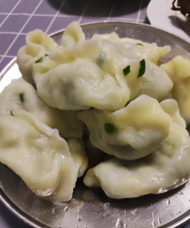 徐州好吃的韭菜鸡蛋馅饺子(素手工水饺的做法大全图片)图2