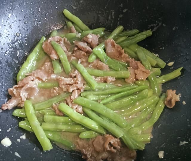 豆角炒牛肉,一款荤素搭配的营养菜肴是什么图10