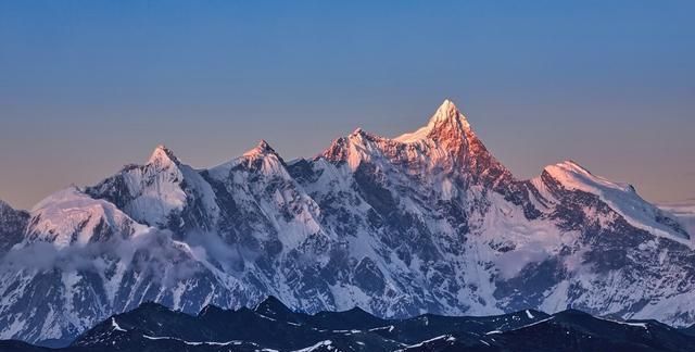 中国最美的九大雪山,你去过哪座城市图1