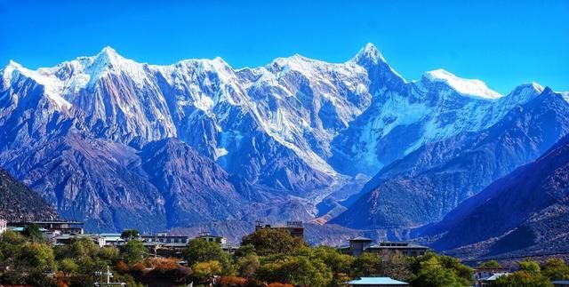 中国最美的九大雪山,你去过哪座城市图2