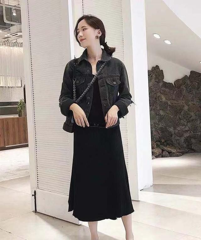 黑色牛仔衣怎么搭配(黑色牛仔衣搭配什么衣服)图1