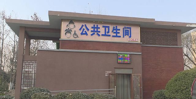 菏泽市单县综合行政执法局：强化冬季公厕养护管理图1