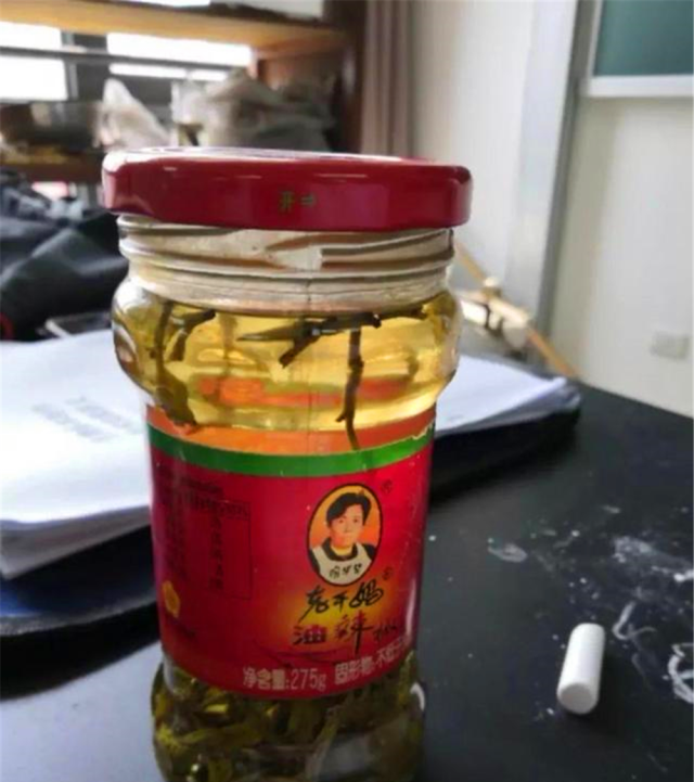 老干妈玻璃罐能不能利用,老干妈瓶子当茶杯如何拿着不烫手图2