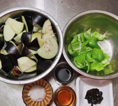 青椒炒茄子能吃吗,茄子炒小米椒做法图2