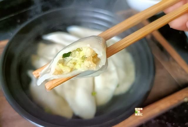 有一种叶子尖尖的菜做饺子馅,芹菜肉素馅饺子的做法图2