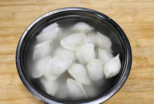 冻饺子怎么煮(冻饺子怎么煮不碎)图6