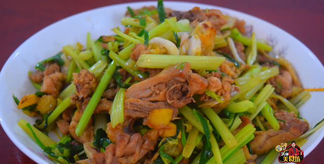 鸡肉可以跟芹菜蒜苗炒吗,香菇芹菜炒鸡肉怎么炒好吃又嫩图8