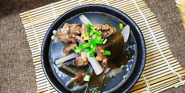 鸭肉炖萝卜汤最正确炖汤方法(鸭子和萝卜怎么炖汤最好吃)图3