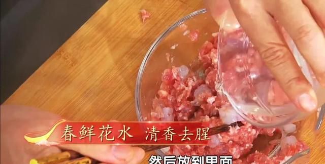 饺子包好后怎么保存不粘连(饺子包好后怎么存放才不粘)图6