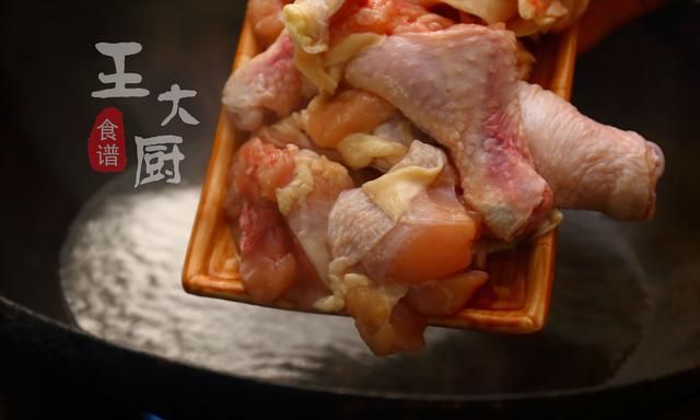 鸡肉和栗子怎样炖才好吃,胡萝卜栗子炖鸡汤的做法图5