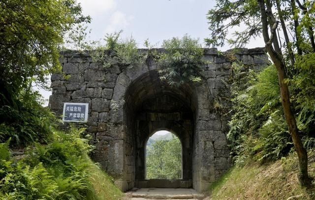 不到长城非好汉难酬蹈海亦英雄,好汉难登海龙屯图12