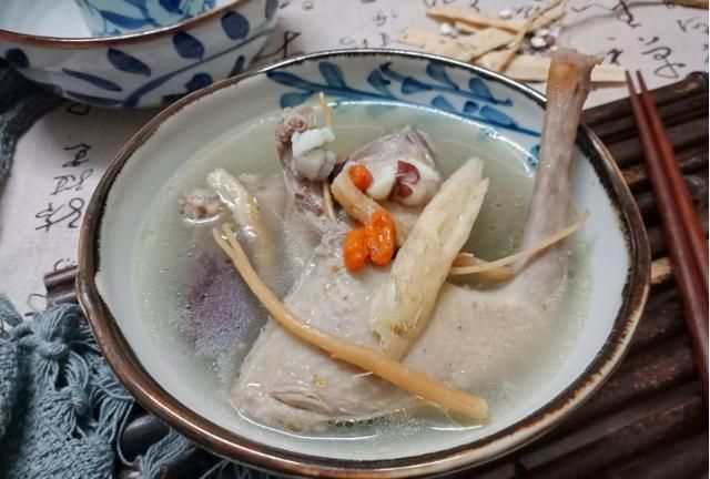 一般鸽子汤放什么配料好吃,鸽子汤怎么炖加什么辅料最营养图3