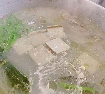 鱼头豆腐汤,汤汁奶白,鲜美爽口怎么做图5