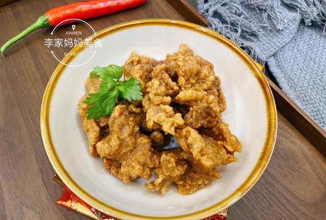 炸酥肉的面糊正宗做法(炸酥肉最好吃的做法和配方)图1