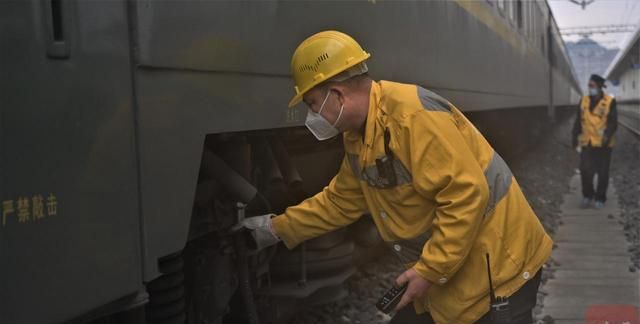 新春走基层｜坐火车进出川都能喝上热水 揭密广元火车站一群给水人图4