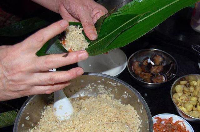 端午节碱水粽子,端午节包粽子怎样煮熟图6