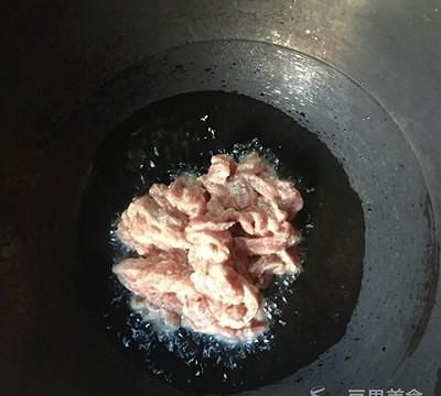 海鲜菇炒肉丝的做法,月子餐海鲜菇炒肉丝图4