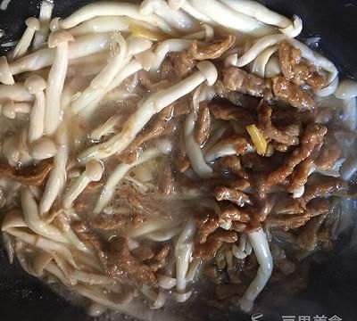 海鲜菇炒肉丝的做法,月子餐海鲜菇炒肉丝图8