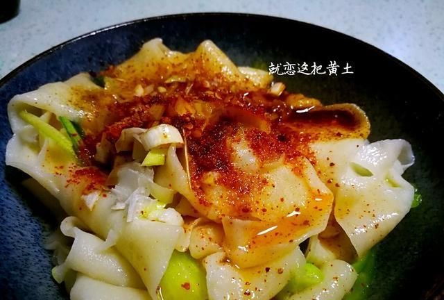 吃剩的饺子皮做的油泼面太好吃了图7