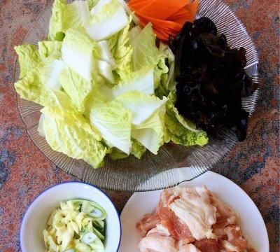 超下饭的五花肉炒白菜一学就会(五花肉炒白菜杆子怎么炒好吃)图2