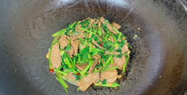 牛肉炒什么菜可以治疗咳嗽(牛肉和什么煮粥止咳)图5