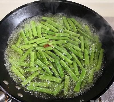 腊鱼四季豆的做法(四季豆炒腊鱼的做法)图4