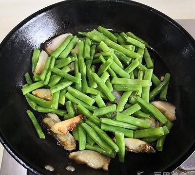 腊鱼四季豆的做法(四季豆炒腊鱼的做法)图6