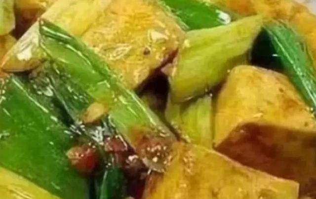 大葱炒豆腐的家常做法(大葱炒豆腐和大蒜炒豆腐哪个好吃)图2