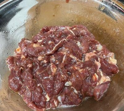 嫩姜炒牛肉的功效与作用,下饭神器仔姜炒牛肉香辣开胃图2