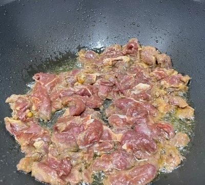 嫩姜炒牛肉的功效与作用,下饭神器仔姜炒牛肉香辣开胃图4