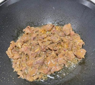 嫩姜炒牛肉的功效与作用,下饭神器仔姜炒牛肉香辣开胃图5