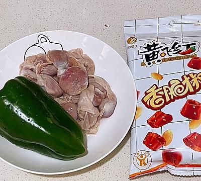 香辣鸡肉怎么炒好吃,鸡胗炒青椒怎么炒又嫩又好吃图2