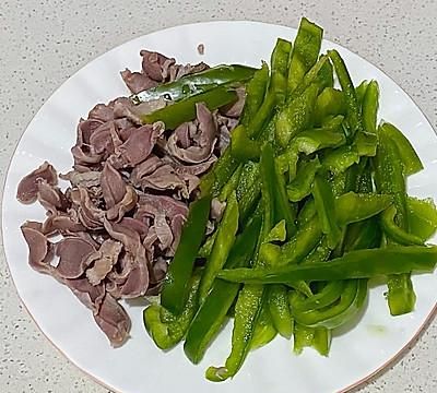 香辣鸡肉怎么炒好吃,鸡胗炒青椒怎么炒又嫩又好吃图4