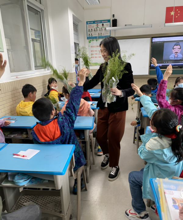 带孩子去地里认识荠菜挖荠菜(小学生摘荠菜感言)图3