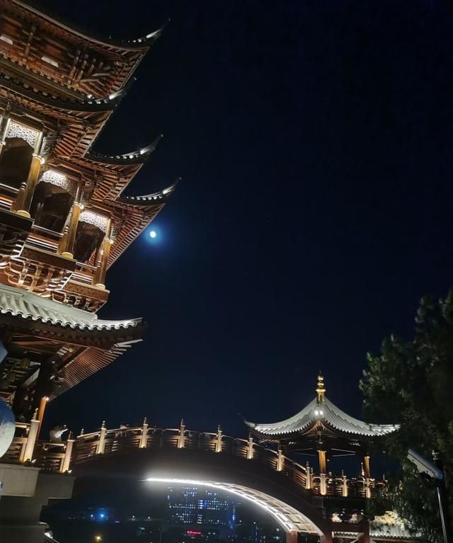 义乌鸡鸣阁夜景图片(义乌凤鸣阁夜景)图2