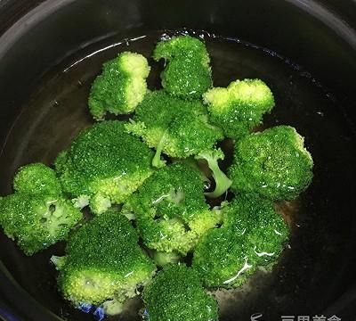 蛋包饭的做法,蛋包饭的做法上面有奶油图5