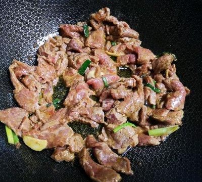 青椒牛肉片怎么做好吃又嫩,青椒土豆牛肉片图4