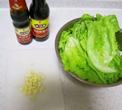 正宗快手小炒蚝油生菜,小炒蚝油生菜的做法图2