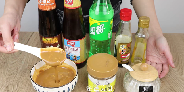 用油调花生酱,调花生酱要放热水图7