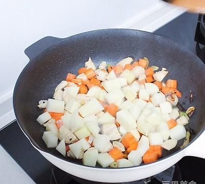 家常下饭菜炒三丁(家常炒菜做法炒三丁)图10