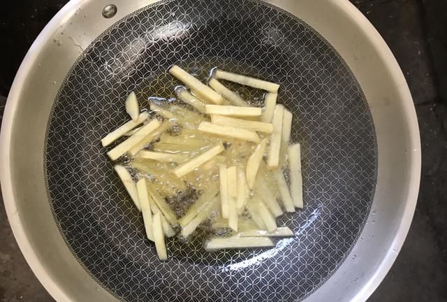 土豆和豆角怎样炒好吃图8