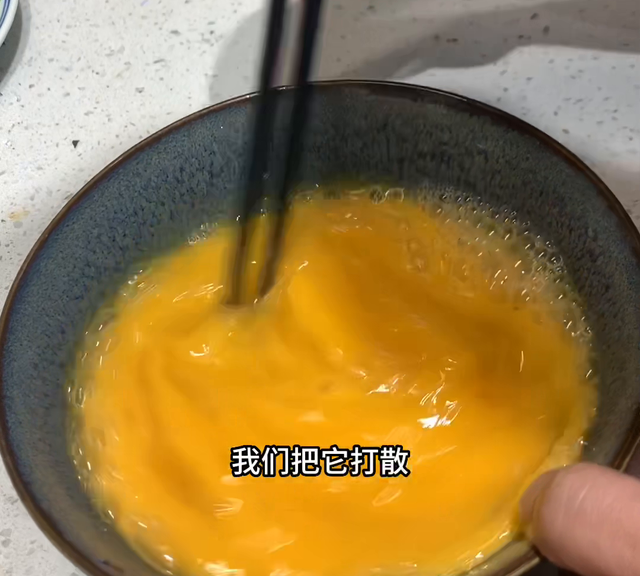 青椒炒鸡蛋的做法步骤酸甜口味的图2