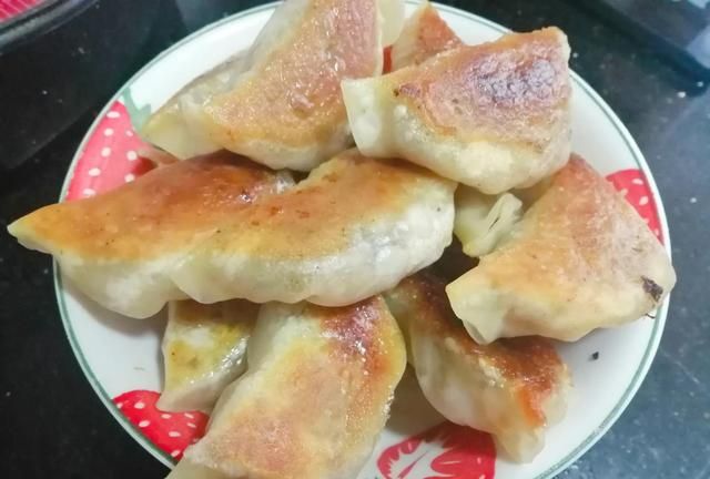 包完饺子剩余的饺馅儿怎么处理好吃图4