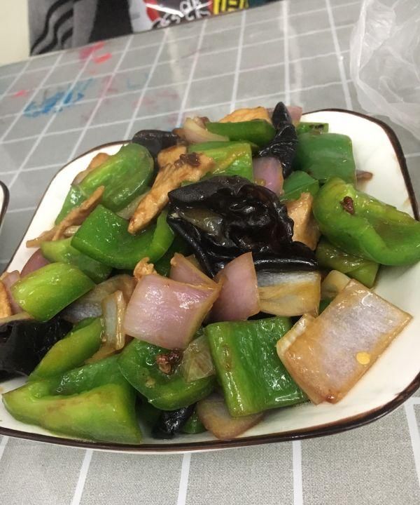 菜椒炒肉的做法大全集(菜椒炒肉最正宗的做法)图1